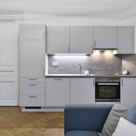 Luxurious, 2 Min To Casino And Roemertherme アパート