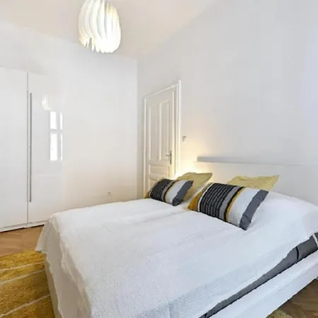 Luxurious, 2 Min To Casino And Roemertherme アパート *