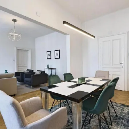 Luxurious, 2 Min To Casino And Roemertherme アパート *